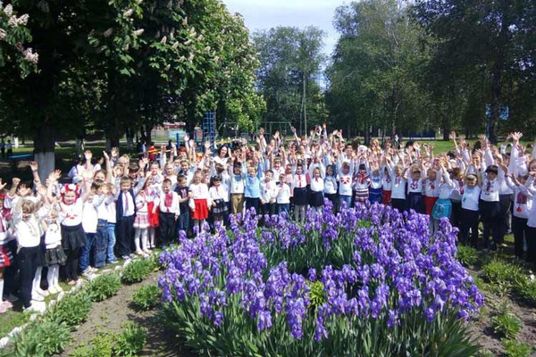 День вишиванки: як гребінківці вдяглись на свято День вишиванки: як гребінківці вдяглись на свято