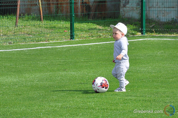 Сучасне міні-футбольне поле відкрили у Гребінці