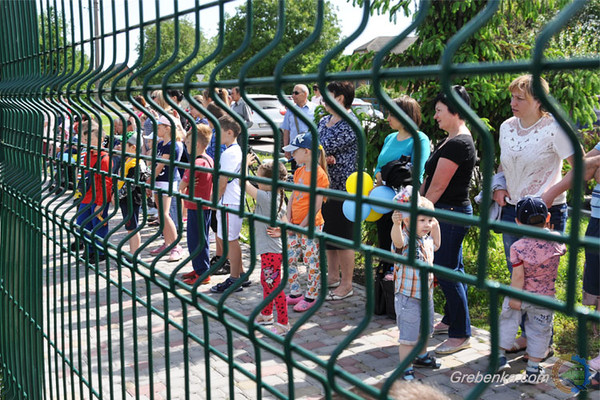 Сучасне міні-футбольне поле відкрили у Гребінці