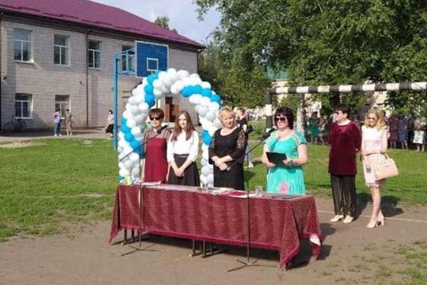 Для випускників Гребінківської громади пролунав останній дзвоник