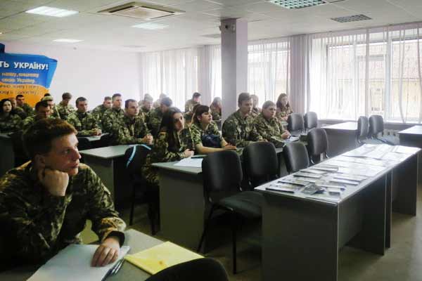 На Полтавщині провели заняття з майбутніми офіцерами На Полтавщині провели заняття з майбутніми офіцерами