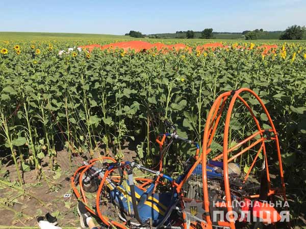 На Полтавщині унаслідок падіння паратрайку загинули двоє чоловіків