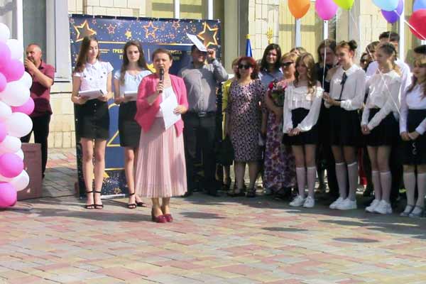 Для випускників Гребінківської громади пролунав останній дзвоник