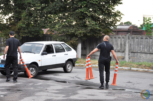 Поліція Гребінки ід час виконання завдання