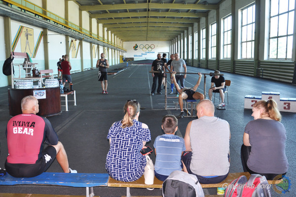 Відкритий Чемпіонат Гребінківщини з багатоповторного жиму штанги