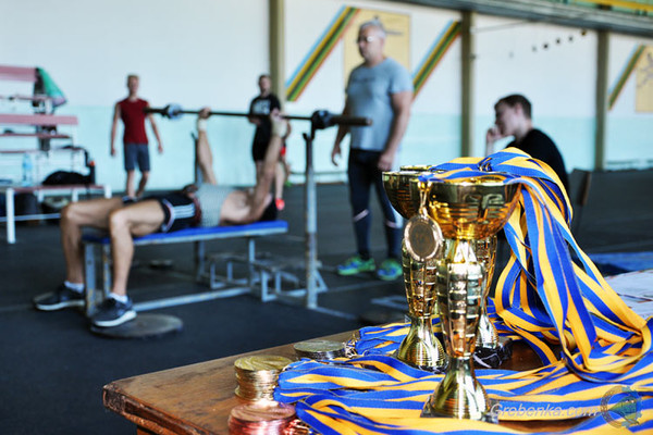 Відкритий Чемпіонат Гребінківщини з багатоповторного жиму штанги