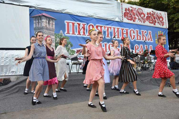 У Пирятині пройшов карнавал „Королева бензоколонки“