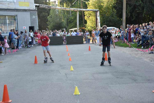 У Пирятині пройшов карнавал „Королева бензоколонки“