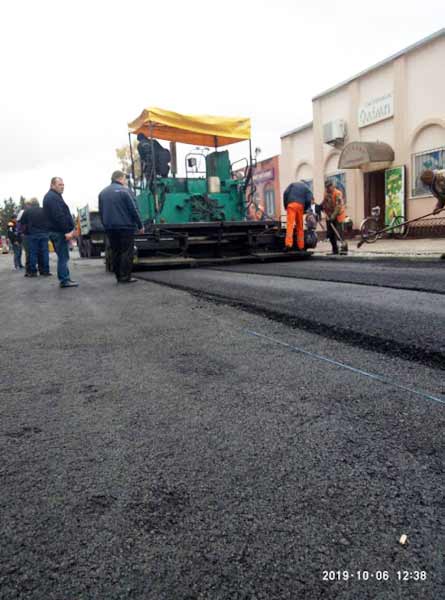 У центрі Гребінки триває ремонт найпроблемнішої ділянки дороги