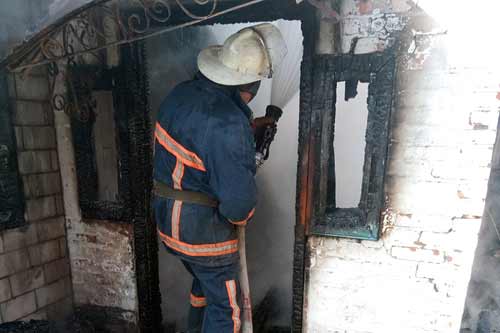 На Гребінківщині пожежа знищила житловий будинок (ФОТО)