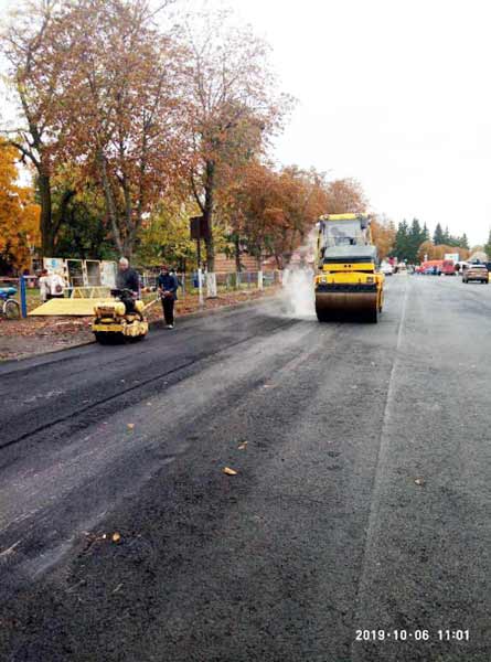 У центрі Гребінки триває ремонт найпроблемнішої ділянки дороги