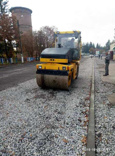 У центрі Гребінки триває ремонт найпроблемнішої ділянки дороги