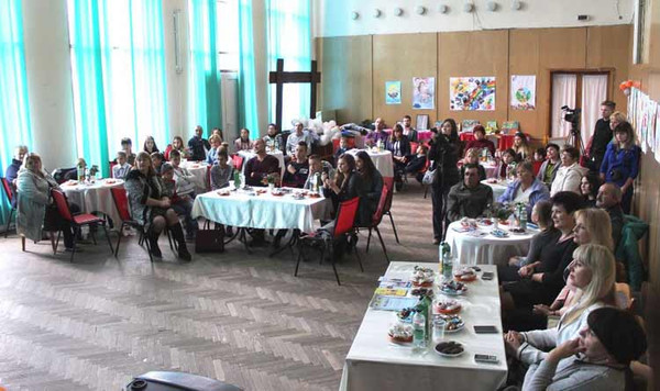 На Полтавщині в родинах усиновителів зростають майже 800 дітей