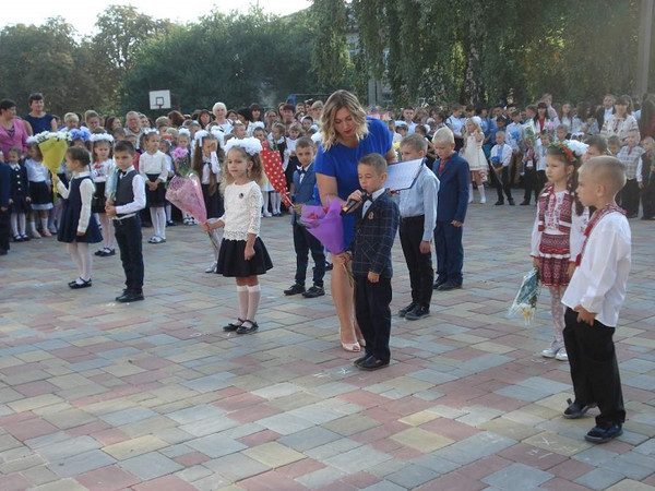 147 першокласників сіли за шкільні парти