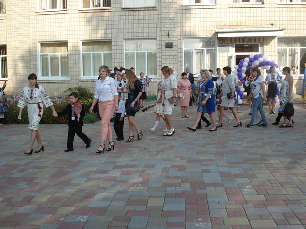 147 першокласників сіли за шкільні парти