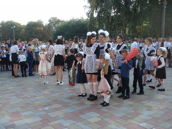 147 першокласників сіли за шкільні парти