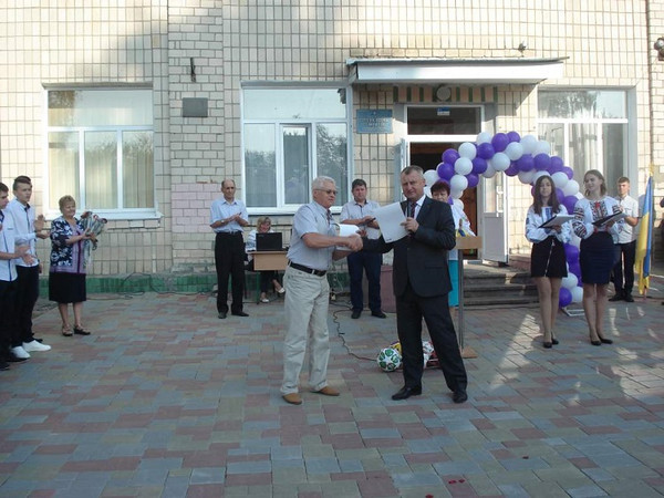 147 першокласників сіли за шкільні парти