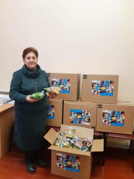 Першокласники Гребінки отримали набори LEGO