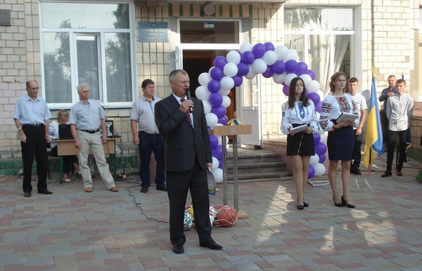 147 першокласників сіли за шкільні парти