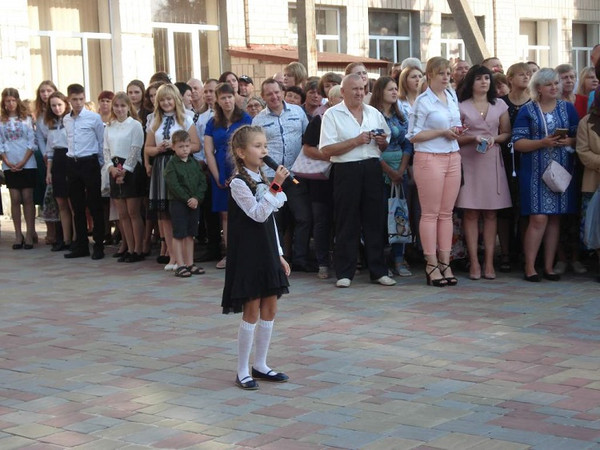 147 першокласників сіли за шкільні парти