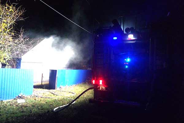 У Гребінці майже вщент згорів будинок