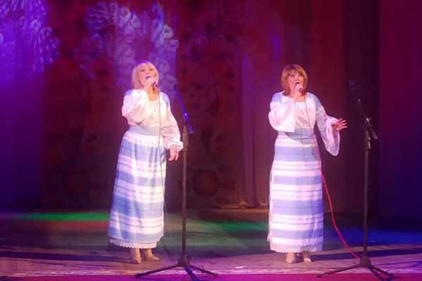 Дует "Мальви" на обласному огляді народної творчості