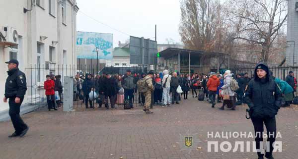 З потягу Бахмут - Львів евакуювали сотні пасажирів