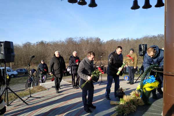 На Полтавщині вшанували пам'ять жертв голодоморів
