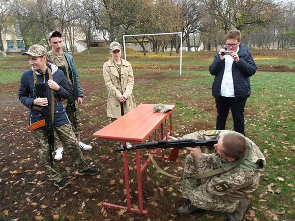 На Гребінківщині школярі змагалися у стрільбі з пневматичної зброї