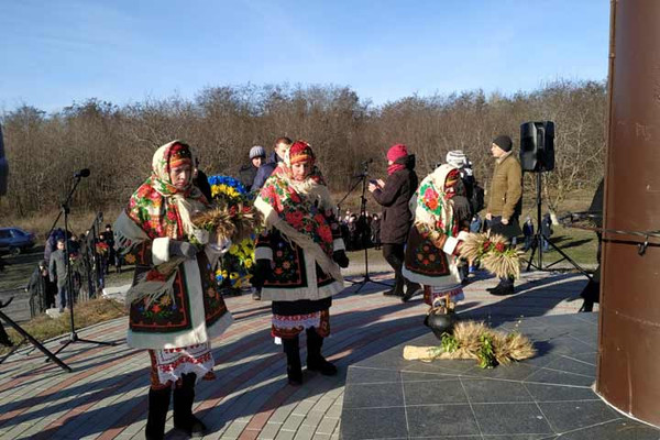 На Полтавщині вшанували пам'ять жертв голодоморів
