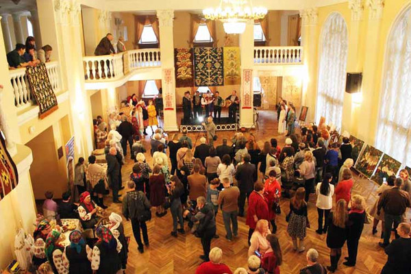 Дует "Мальви" на обласному огляді народної творчості