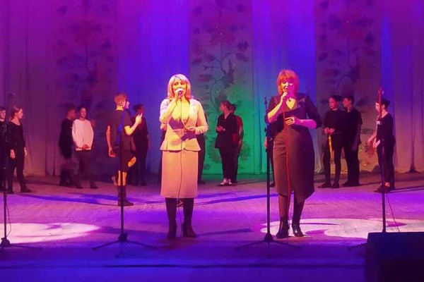 Дует "Мальви" на обласному огляді народної творчості