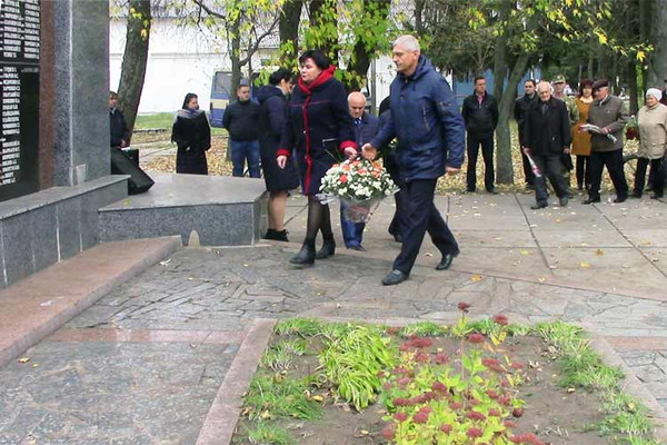 У Гребінці відзнaчили 75-ту річницю визволення Укрaїни фашистів