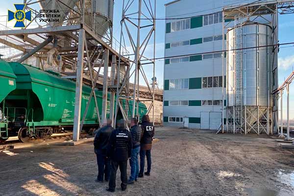 На Полтавщині СБУ викрила мільйонні оборудки чиновників На Полтавщині СБУ викрила мільйонні оборудки чиновників