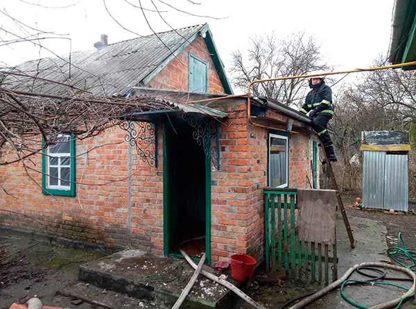 У Гребінці під час гасіння пожежі вогнеборці виявили тіло жінки