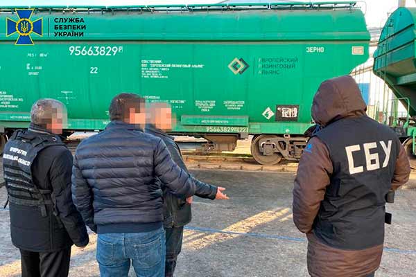 На Полтавщині СБУ викрила мільйонні оборудки чиновників На Полтавщині СБУ викрила мільйонні оборудки чиновників