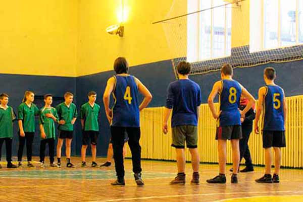 Змагання з баскетболу серед школярів