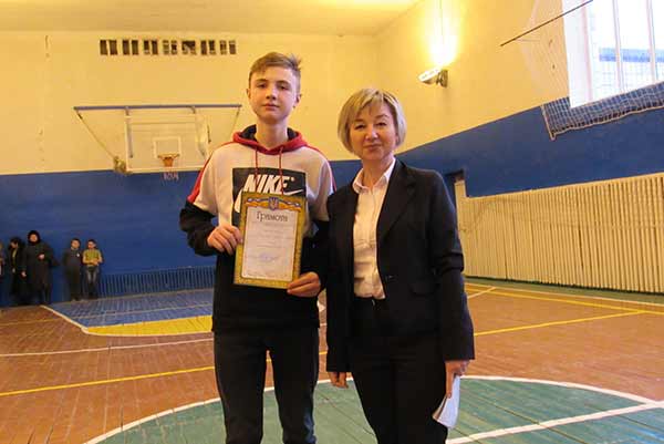 Змагання з баскетболу серед школярів