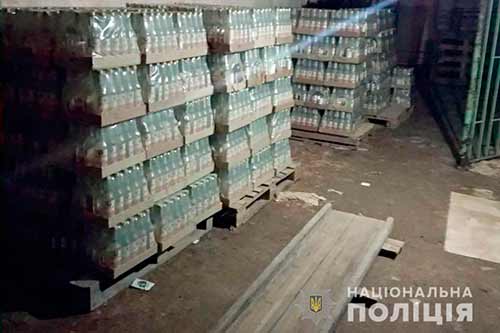 Горілка сумнівної якості і сигарети