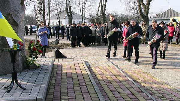 Мітингом-реквіємом у Гребінці вшанували пам'ять Героїв Небесної Сотні
