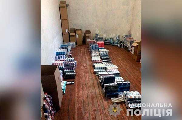 Горілка сумнівної якості і сигарети