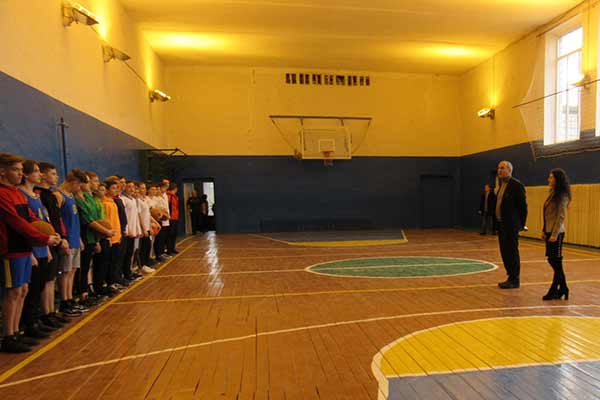 Змагання з баскетболу серед школярів