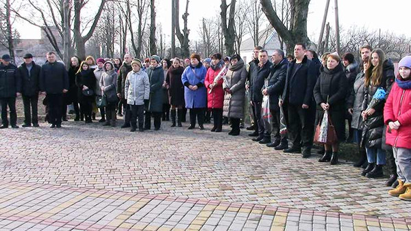 Мітингом-реквіємом у Гребінці вшанували пам'ять Героїв Небесної Сотні
