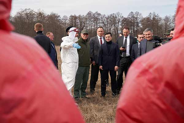 На Полтавщині Володимир Зеленський оглянув санітарний вертоліт