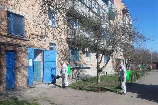 У Гребінці проводять дезінфекцію під'їздів багатоквартирних будинків