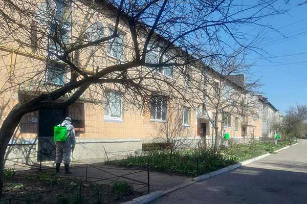 У Гребінці проводять дезінфекцію під'їздів багатоквартирних будинків