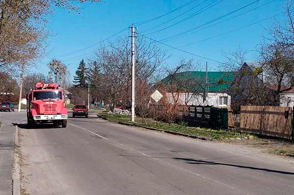 Автомобіль з гучномовцем для інформування населення про карантин