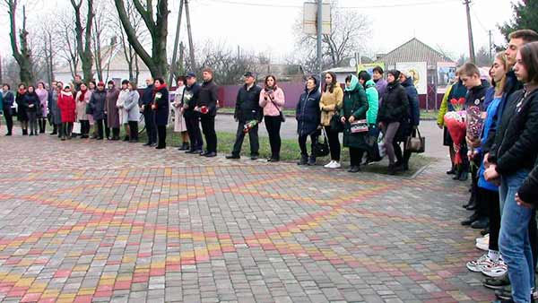 У Гребінці поклали квіти до пам'ятника Тарасу Шевченку