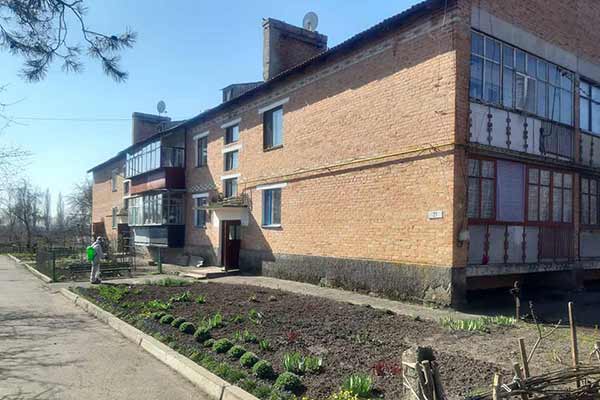 У Гребінці проводять дезінфекцію під'їздів багатоквартирних будинків