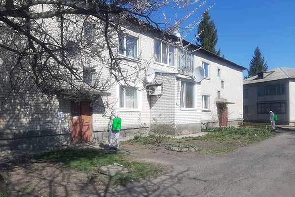 У Гребінці проводять дезінфекцію під'їздів багатоквартирних будинків